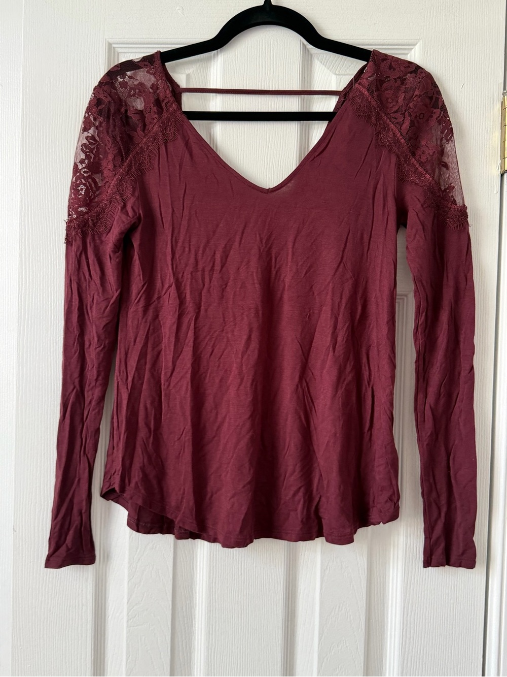 American Eagle Soft & Sexy Burgundy Floral Lace Shoulder V Neck Top XS - Picture 4 of 11